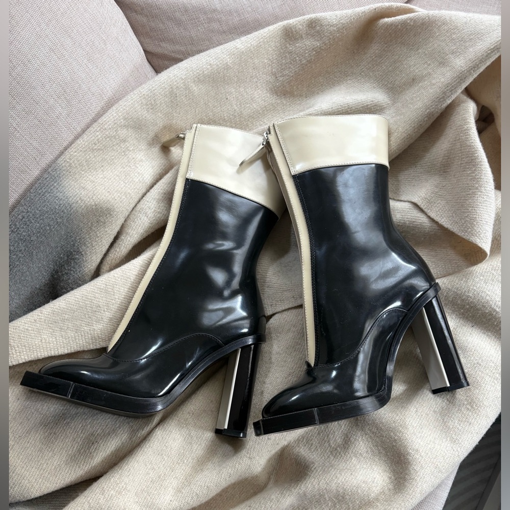 NEW Alexander McQueen Black Cream Patent Leather Mid-Calf Heeled Boots 36 6 5.5